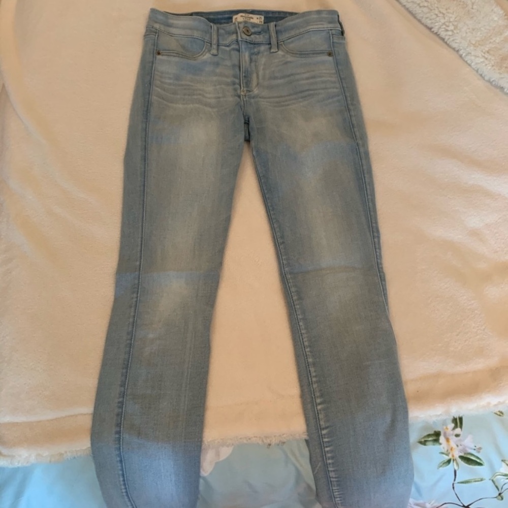 Abercrombie Light Wash Skinny Jean Size 0
